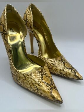Bakers Metallic Gold Snake-Print Pointed Stiletto Heels-7-1:2, Heel scratch